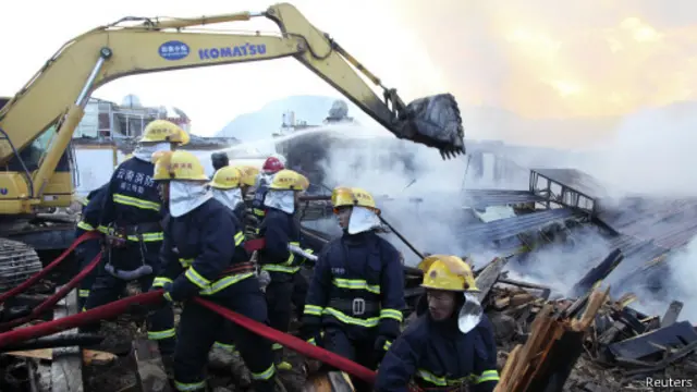 Пожар в тибетском городе Дукэцзун
