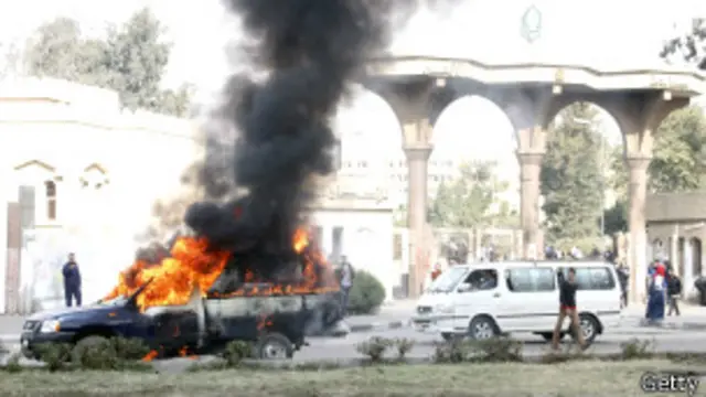 توجه النيابة المصرية تهما لطلبة من جامعة الأزهر بارتكاب أعمال عنف وشغب وتخريب منشآت عامة