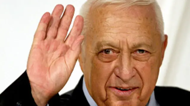 ایریئل شیرون سنہ 1977 میں وہ دوبارہ اسرائیلی پارلیمان کا حصہ بنے اور سنہ 1981 میں وزیرِ دفاع