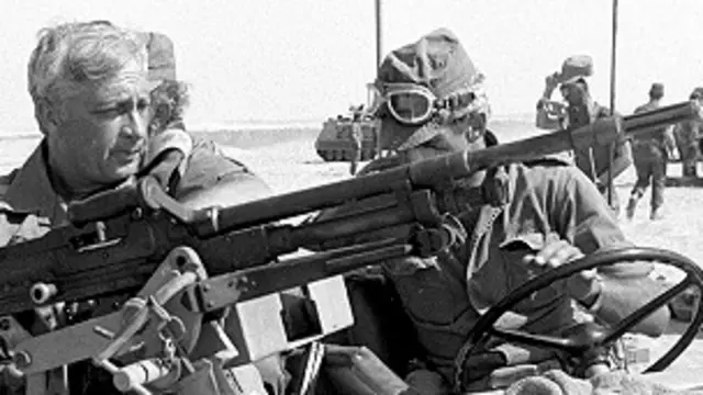 په اسراییلو کې اریل شارون په ۱۹۶۷ او ۱۹۷۳ کلونو کې د جګړو اتل ګڼل کېږي. 