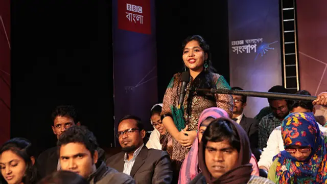 প্রশ্ন করছেন একজন দর্শক