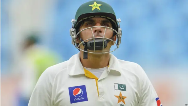 پاکستان کو سری لنکا پر 107 رنز کی برتری حاصل ہے اور دوسری اننگز میں اس کی تین وکٹیں باقی ہیں۔پاکستان کی جانب سے مصباح الحق نے دوسری اننگز میں 97 اور یونس خان نے 77 رنز کی اہم اننگز کھیلی۔دونوں بلے بازوں نے چوتھی وکٹ کی شراکت میں 129 رنز کی شراکت قائم کی