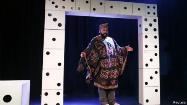 كان ديودونه ناشطا في جماعات يسارية مناهضة للعنصرية