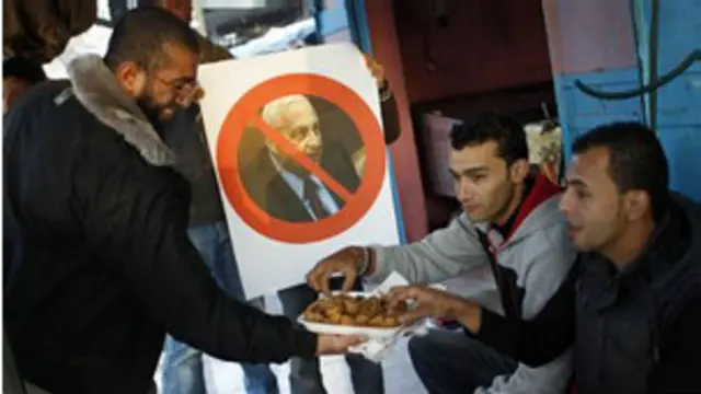 Người dân Palestine ăn mừng khi ông Sharon qua đời