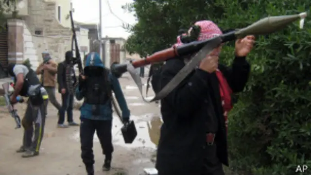 پیکارجویان سنی در اوایل ماه ژانویه شهر فلوجه را که از اهمیت استراتژیکی زیادی برخوردار است به تصرف خود در آوردند