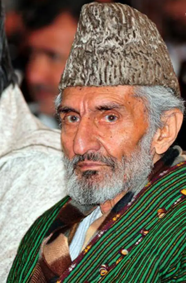 ښاغلی پسرلی چې له نژدې یوې میاشتې راهیسي ناروغ و، د ډیلي په یوه روغتون کې په ځايي وخت د شپې پر یوولسو بجو له دې نړۍ سترګې پټې کړې.
