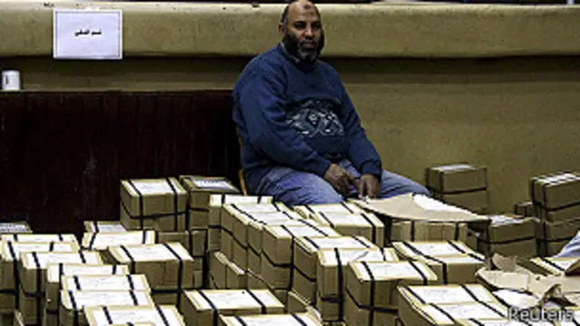 Cajas con las papeletas para el referendo