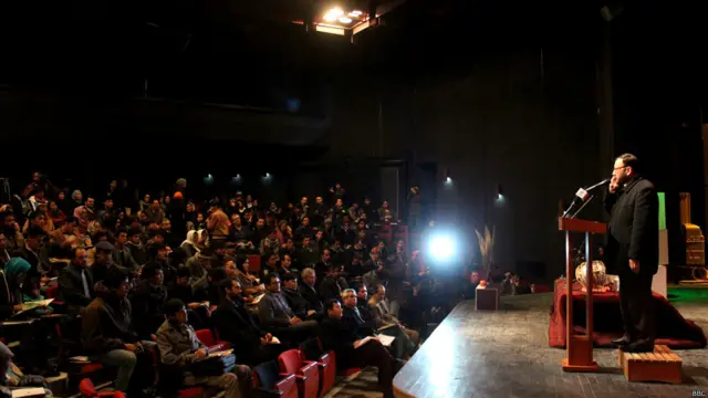 مراسم گشایش جشنواره با تلاوت قرآن شروع شد و با نمایش فیلم و موسیقی محلی ادامه یافت.