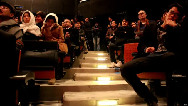 ده ها سینماگر، نویسنده و روزنامه نگار در این مراسم شرکت کردند.