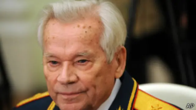 میخائل کلاشنکوف کو ان کی زندگی میں کئی اعزازات سے نوازا گیا