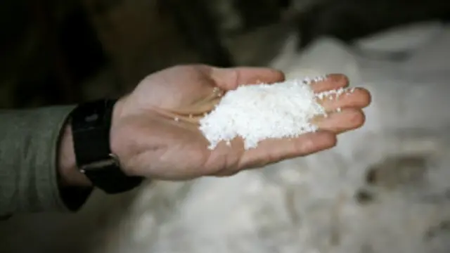 دوه کاله مخکې هم د افغانستان د دفاع وزارت په پاکستانه وغوښتل، چې د نایټرټ امونیم پر تولید او سوداګرۍ خپله څارنه ډېره کړي. 