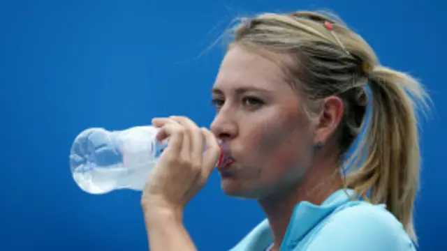 خواتین کھلاڑی بھی موسم کی شدت سے پریشان نظر آئیں