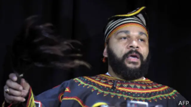 دیودونه پیش از این بارها به خاطر نفرت‌پراکنی علیه یهودیان محکوم شده است