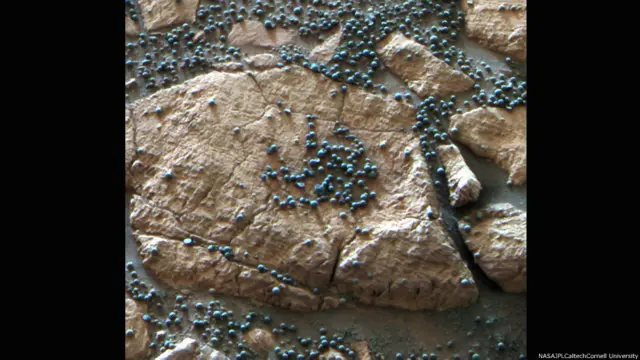 Mostra do Museu do Ar e do Espaço de Washington reúne 50 imagens registradas por sondas robôs no Planeta Vermelho.