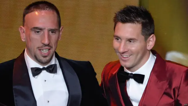 بہترین فٹبالر کے ایوارڈ کے لیے رونالڈو کا مقابلہ گذشتہ چار برس سے یہ ایوارڈ جیتنے والے لیونیل میسی اور فرینک رابری سے تھا۔