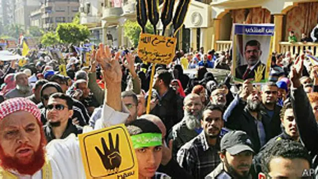 طرفداران آقای مرسی و اخوان المسلمین این همه پرسی را تحریم کرده اند 