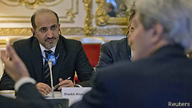 Ahmad al-Jarba escucha a John Kerry