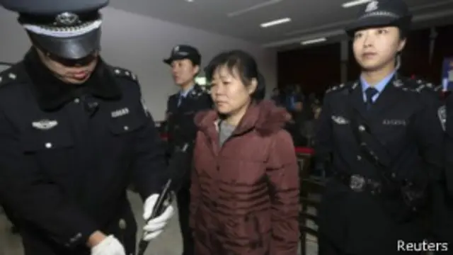 У Китаї акушерку засудили за крадіжку та продаж немовлят