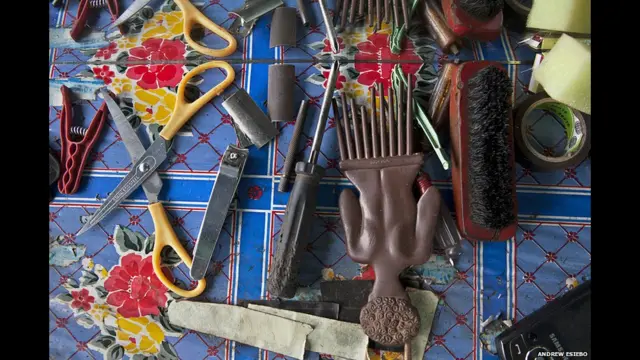 A exposição 'Orgulho' fica em cartaz em uma galeria voltada para arte contemporânea africana, a Tiwani Contemporary, até o dia 8 de fevereiro. Acima, Bamako. Todas as fotos, cortesia de : Andrew Esiebo e Tiwani Contemporanea.. Acima, Bamako.