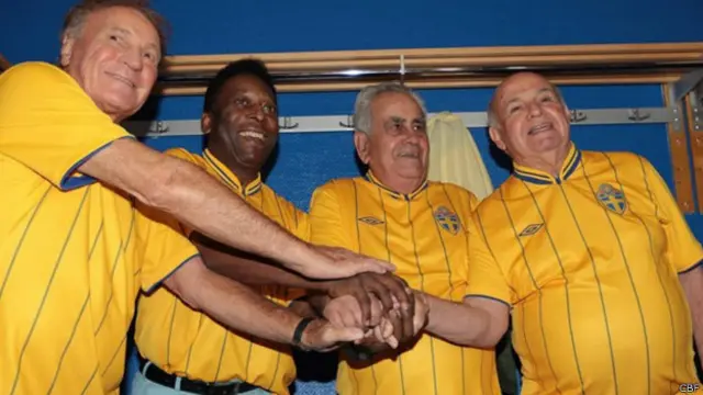 Mazzola, Pelé, Zito e Pepe foram homenageados no palco da final da Copa de 1958 / Crédito da Foto: CBF/Divulgação