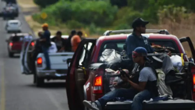 Los grupos de vigilantes dicen que están luchando por la libertad de sus comunidades.