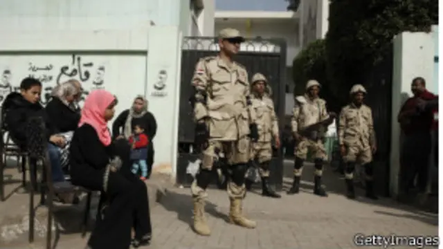 قوات الجيش تؤمن الاستفتاء