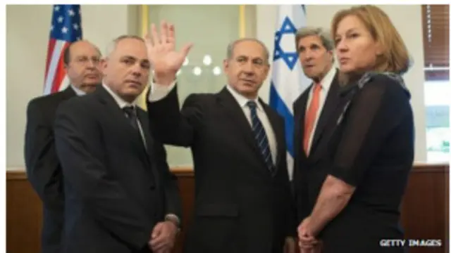 جان کری در سفر اخیرش به اسرائیل با بسیای از مقامات اسرائیلی منجمله موشه یعلون وزیر دفاع دیدار کرده بود