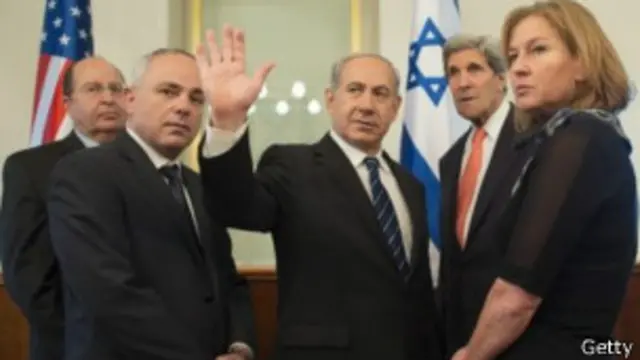 اسرائیل کے وزیرِ دفاع کے اس تبصرے پر اسرائیلی وزیرِاعظم بن یامین نتن یاہو نے بھی تنقید کی ہے