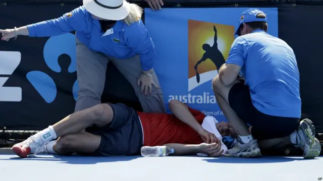 کینیڈا سے تعلق رکھنے والے فرینک ڈینیوک یہ گرمی برداشت نہ کر سکے اور میچ کے دوران بےہوش ہوگئے۔