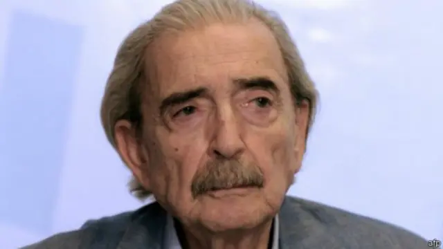 Kisah pedih Gelman sendiri turut mewarnai perjuangannya melawan rezim militer.