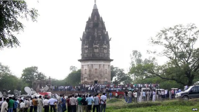 挖掘吸引大批人来看热闹