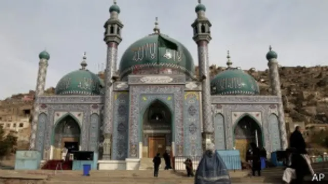 يؤمن الأفغان أنهم خدموا الاسلام بعيدًا عن ساحة المعركة إذ سافر علماء وصوفيون ودعاة كثر إلى بلاد أخرى لترويج الدين الاسلامي.