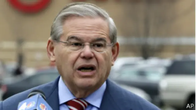 رابرت منندز از دموکراتهایی است که با تحریمهای بیشتر موافق است