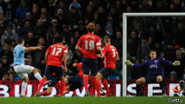 أغويرو أحرز هدفه في أول لمسة له بعد عودته من الإصابة