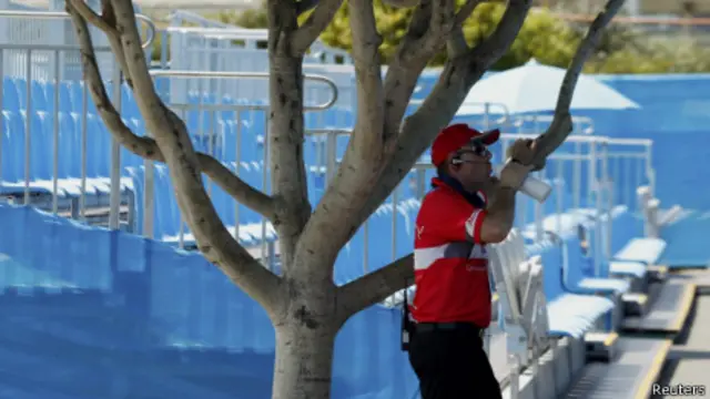 澳大利亚网球公开赛星期四因持续热浪袭击而被迫中止比赛(16/01/2014)