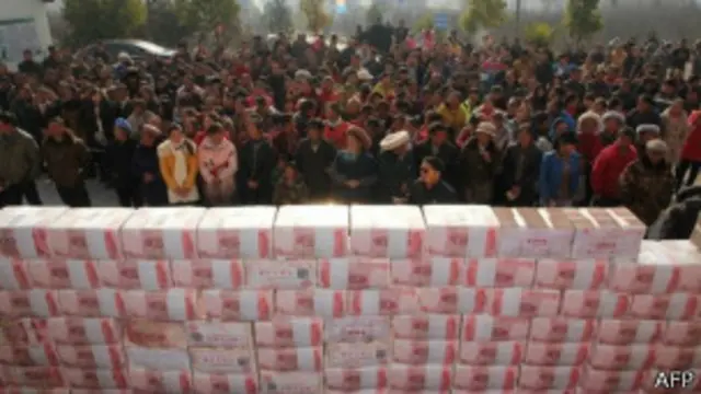 بلغ ارتفاع الحائط مترين وحظي بحراسة المزارعين المشددة.