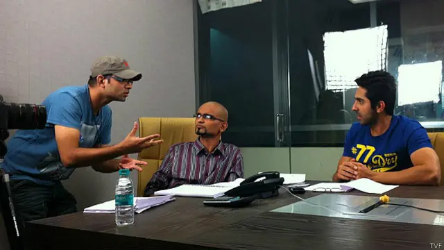 टीवीएफ़़ के संस्थापक अरुणाभ कुमार अभिनेता आयुष्मान ख़ुराना के साथ.