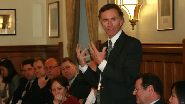 Lord Greene, cựu quốc vụ khanh phụ trách thương mại của chính phủ Anh, nói dù thu nhập còn thấp, Việt Nam là quốc gia có tiềm năng dân số và thị trường rất lớn.