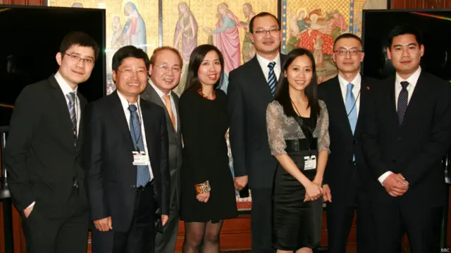 Tới dự sự kiện cũng có đại diện của BBC, Sứ quán Việt Nam tại Anh và nhóm VietPro.