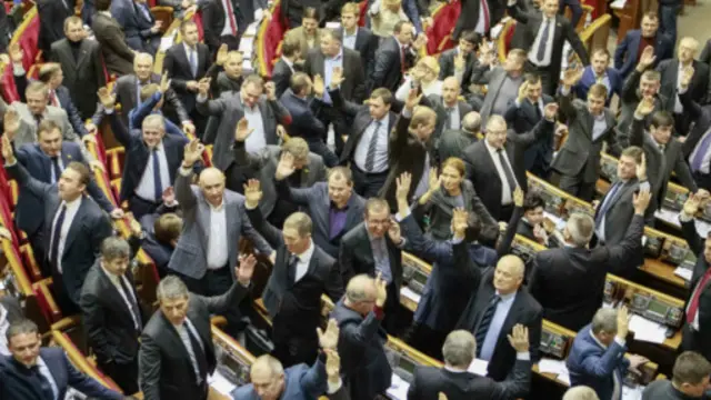 Більшість законів депутати у четвер ухвалили підняттям рук без обговорення