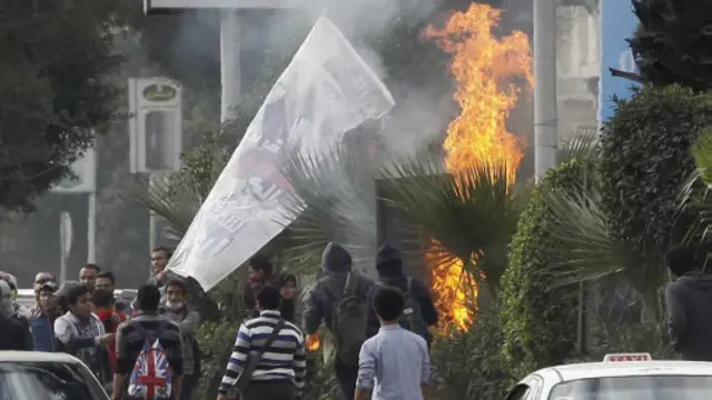 وقعت اشتباكات بين مؤيدي مرسي من الطلاب ومعارضيه في جامعة القاهرة.