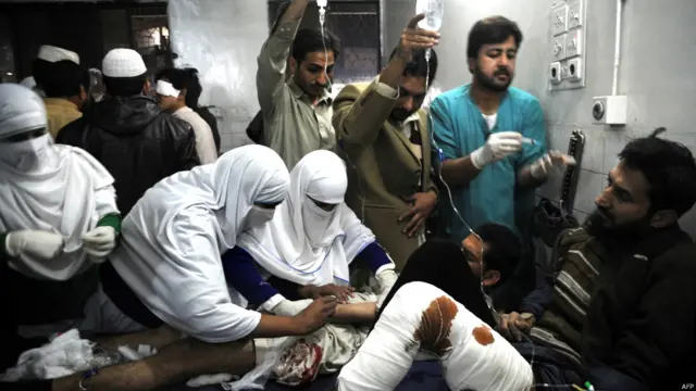 صوبائی وزیرِ صحت شوکت یوسفزئی کے مطابق دھماکے کے نتیجے میں آٹھ افراد ہلاک اور 55 زخمی ہیں۔