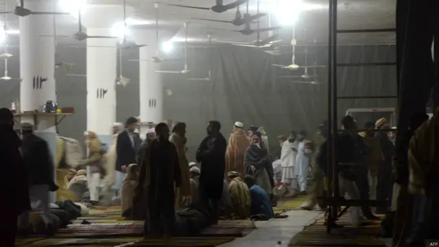 ایس پی سٹی فیصل مختار کے مطابق بم تبلیغی مرکز کے اندر نصب تھا اور ریموٹ کنٹرول کے ذریعے دھماکہ کیا گیا۔