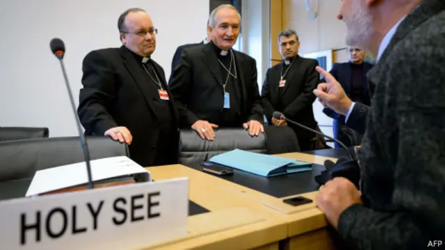 هیئت اعزامی واتیکان به دفعات درخواست کرد که برای آمادهکردن پاسخهایش وقت تنفس بگیرد