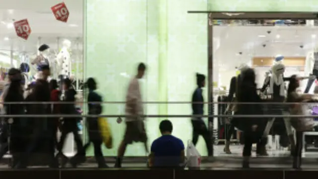 美联储说，美国经济活动增强，消费上升。