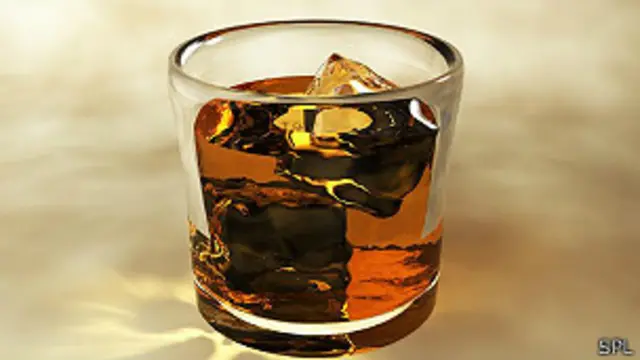 ¿Sabía que existen cubos de hielo digitales capaces de enviar un mensaje de texto a un amigo, si usted ha bebido demasiado?