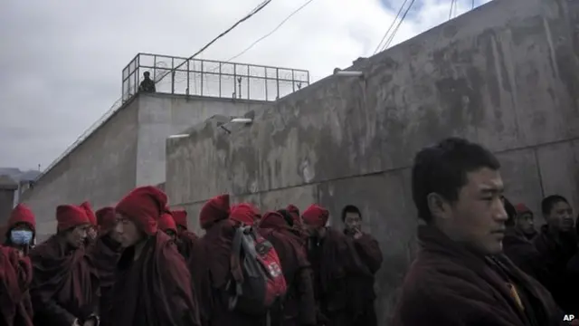 青海玉樹囊謙縣監獄前藏民集會要求釋放堪布尕才等人（15/1/2014）