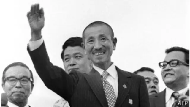 الجندي عند وصوله إلى بلاده