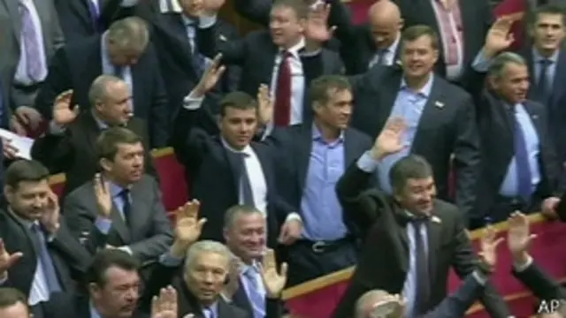 Depois da briga, a paz foi restaurada e o projeto de lei aprovado