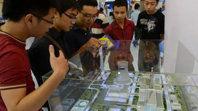 Triển lãm mô hình nhà máy điện nguyên tử ở Hà Nội năm 2012